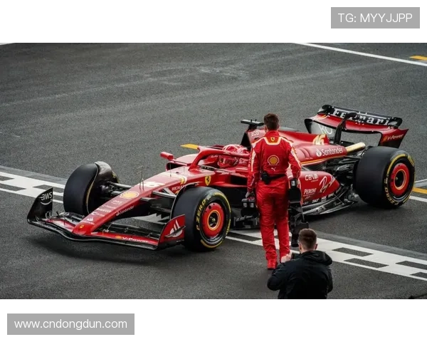 F1赛季冠军争夺进入白热化阶段 车手与车队全力备战最终决战 F1赛季冠军争夺进入白热化阶段 车手与车队全力备战最终决战