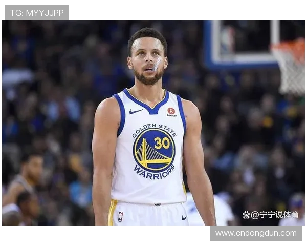 勇士迎战湖人大胜揭幕战 库里三分破纪录助球队轻松取胜